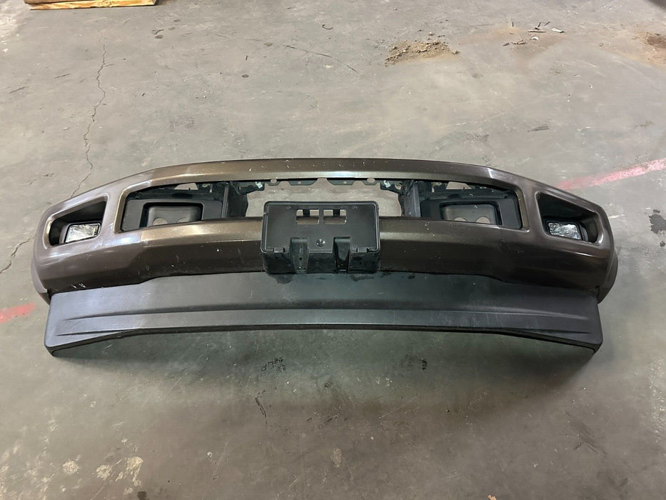 2017-2019 FORD F450 FRONT BUMPER ASSEMBLY OEM (READ/ MINOR DENTS/SCRATCHES)