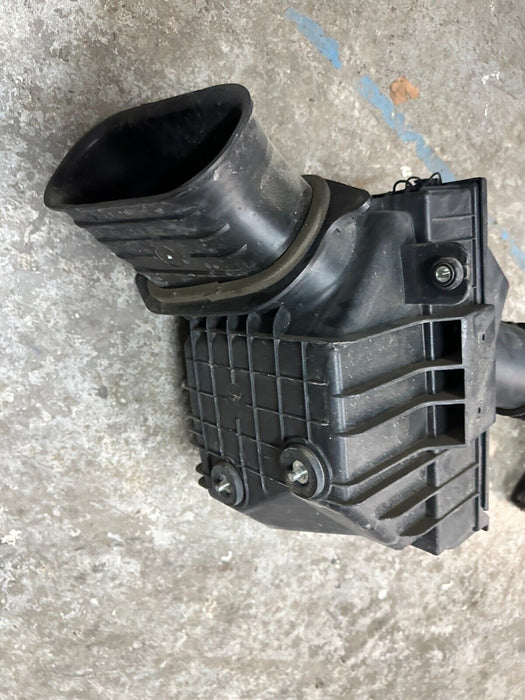 2016 2018 NISSAN TITAN XD 5.0L CUMMINS AIR INTAKE FILTER BOX ASSEMBLY W/ TUBE