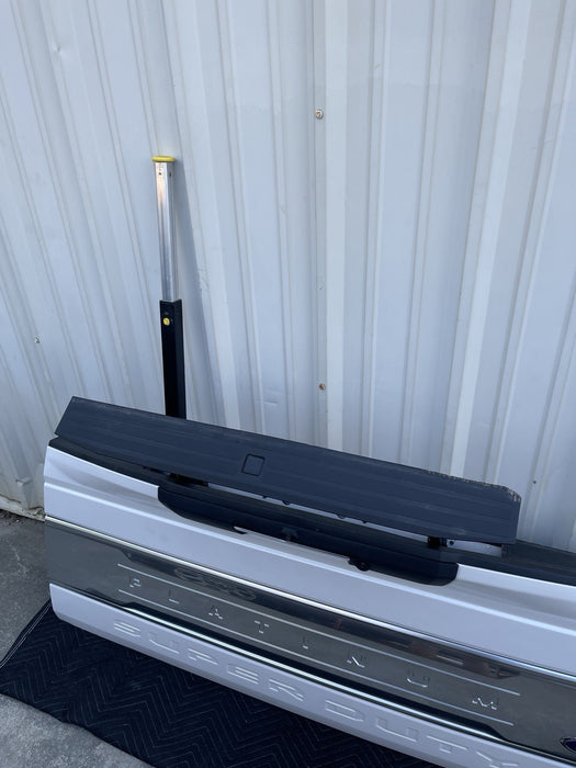 2017 2018 2019 FORD F250 F350 F450 PLATINUM TAILGATE W/ STEP METALLIC WHITE (UG)