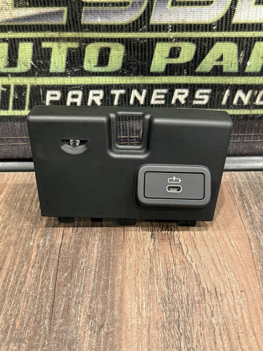 2024 BMW M3 M4 G80 G82 CENTER CONSOLE USB PORT