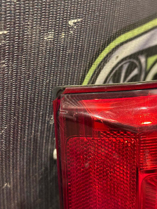 2017-2019 FORD F250 F350 F450 RIGHT LED TAIL LIGHT OEM *CHIPPED/WEAR 6-8*