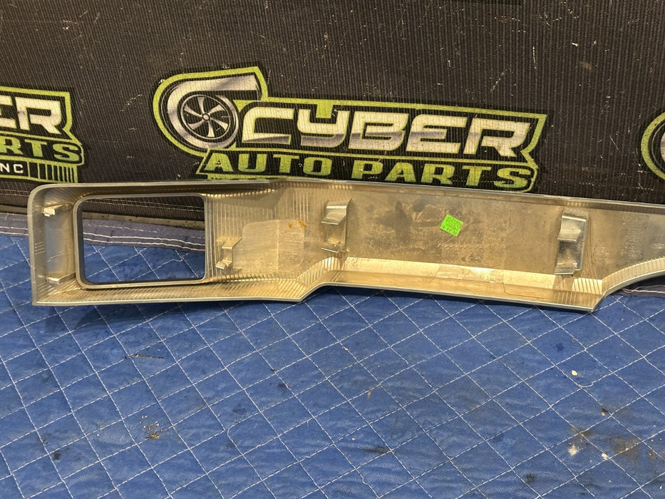2017-2019 FORD F250 F350 F450 SUPERDUTY LIMITED GRILLE TRIM OEM *SLIGHT WEAR #7*