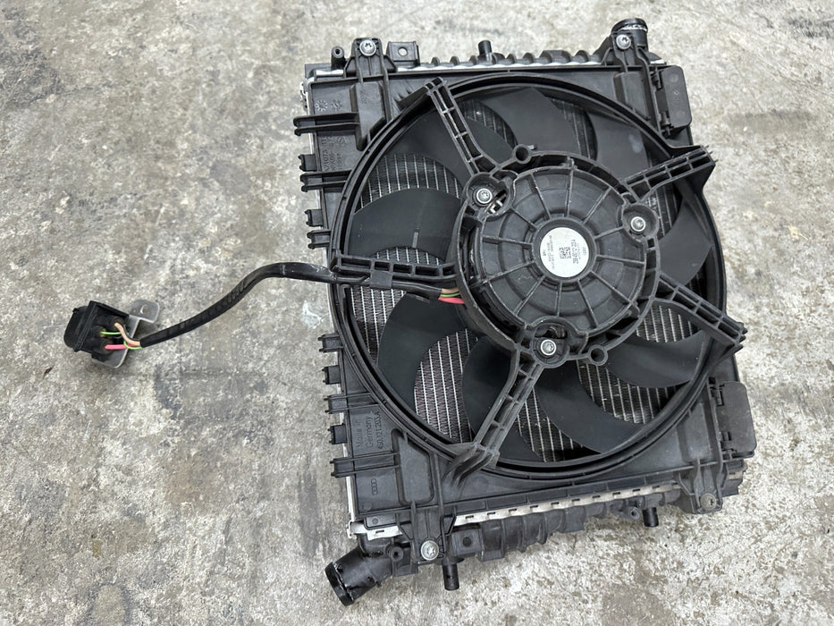 2014 AUDI R8 FRONT DRIVER LEFT RADIATOR 420 121 252 420121252 ASSEMBLY