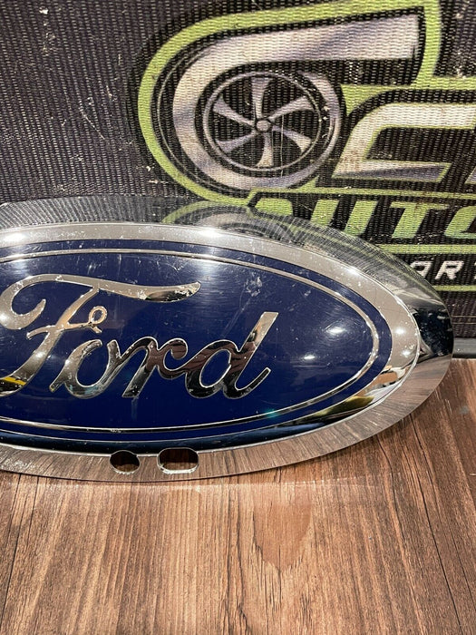 2017-2019 FORD F250 F350 F450 SUPERDUTY FRONT GRILLE EMBLEM OEM *DAMAGED* (READ)