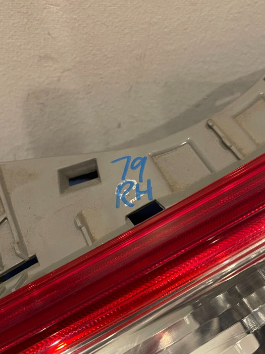 2017 NISSAN 370Z NISMO REAR PASSENGER RIGHT TAIL LIGHT ASSEMBLY OEM *CRACKED*