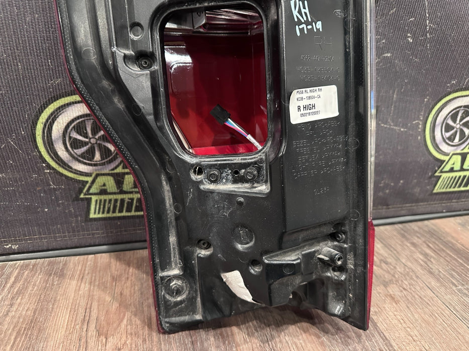2017-19 FORD F250 F350 F450 PASSENGER RIGHT LED TAIL LIGHT OEM *MINOR SCUFF #6*