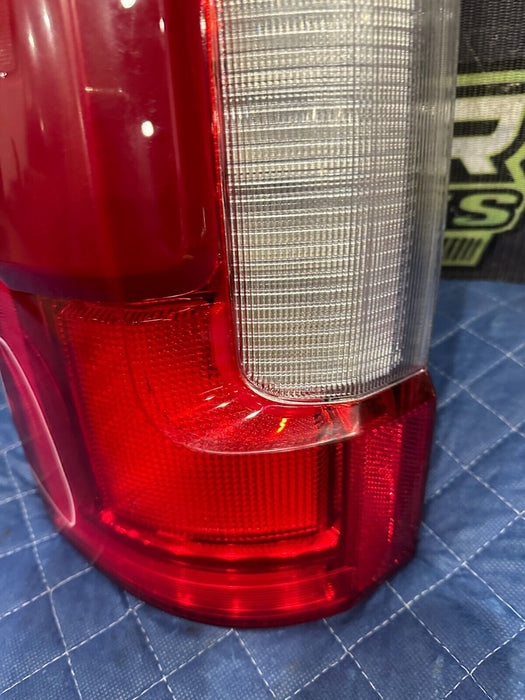 2017-2019 FORD F250 F350 F450 DRIVER LEFT BLISS LED TAIL LIGHT OEM *CRACKED* K