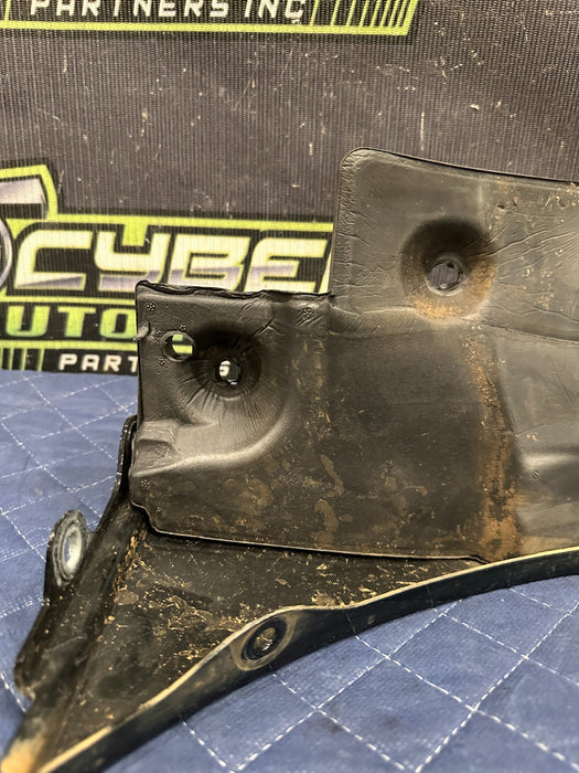 2014 AUDI R8 OEM RIGHT PASSENGER FENDER GARNISH PANEL TRIM W/ BRACKET & FOAM