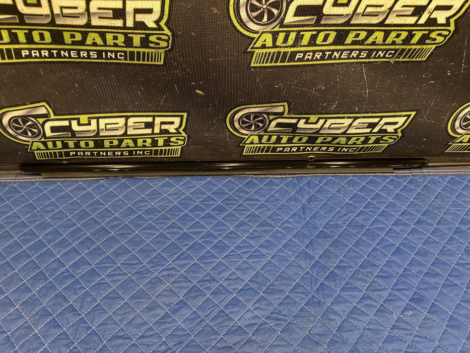 2024 BMW M3 M4 G80 G82 REAR RIGHT BLACK DOOR WINDOW BELT OEM 7465152 07