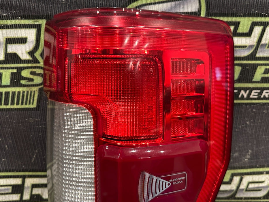 2017-2019 FORD F250 F350 F450 RIGHT LED TAIL LIGHT OEM *CHIPPED/WEAR 6-8*