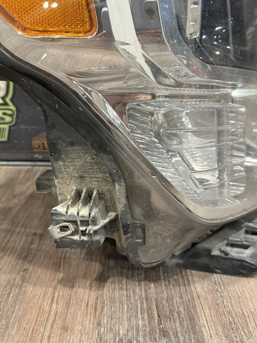 2016-2019 NISSAN TITAN XD PASSENGER RIGHT LED HEADLIGHT OEM *LOW BEAM BAD*