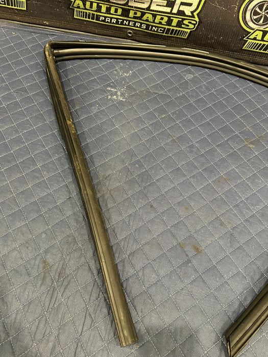 2019 FORD F150 3.5L RAPTOR FRONT RIGHT DOOR WEATHERSTRIP OEM FL34-1521596