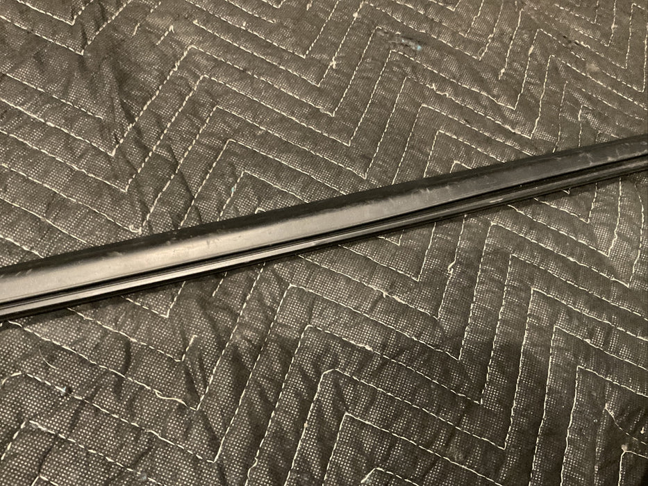 2014 NISSAN 370Z RIGHT SIDE EXTERIOR DOOR MOULDING TRIM~SCRATCHES~