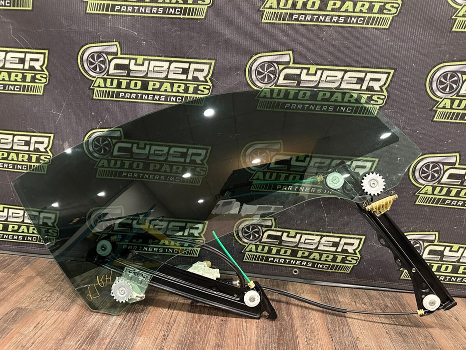 2020 BMW M4 F82 FRONT RIGHT DOOR WINDOW GLASS W REGULATOR OEM LOCAL PICUP ONLY!!