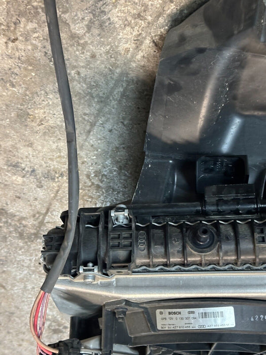 2014 AUDI R8 FRONT DRIVER LEFT RADIATOR 420 121 281 420121281 ASSEMBLY ~READ~