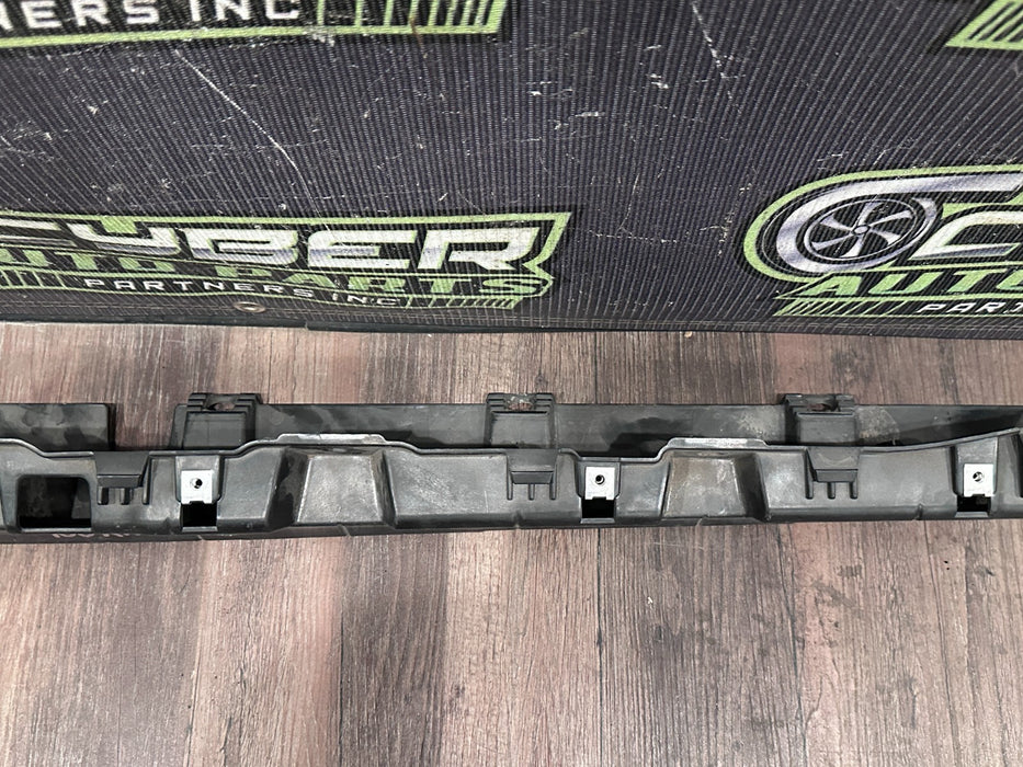 2018 AUDI R8 PASSENGER RIGHT SIDE SKIRT SUPPORT BRACKET OEM 4S0 853 922