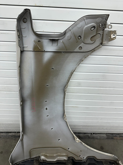 2017-2019 FORD F450 LEFT FENDER OEM TRI COAT WHITE (UG) *LOCAL PICKUP* *WEAR 6-7