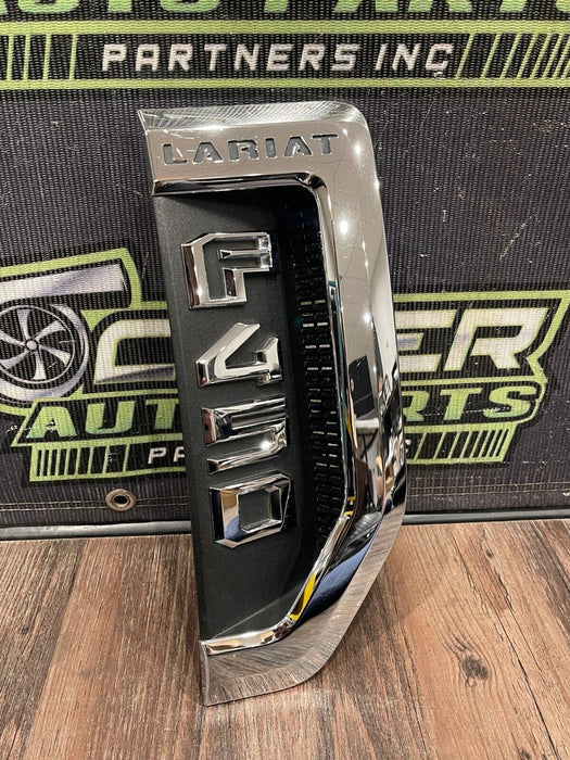 2017-2019 FORD F450 LARIAT PASSENGER RIGHT FENDER EMBLEM BADGE OEM HC3B45000A