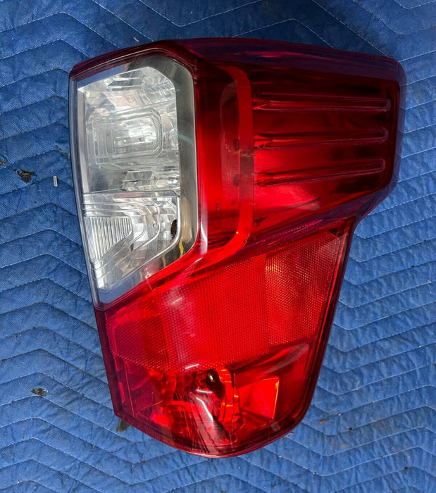 2016 2019 NISSAN TITAN XD PASSENGER RIGHT HALOGEN TAIL LIGHT 26550 EZ20D OEM