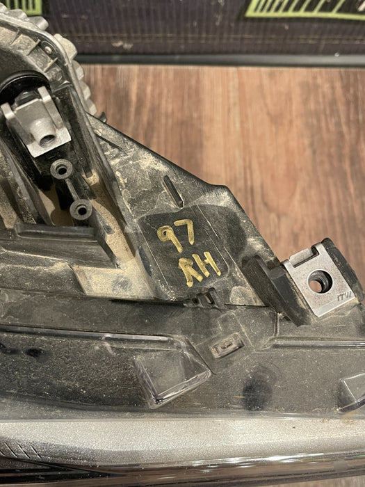 2020 BMW M4 DPASSENGER HEADLIGHT OEM GENUINE COMPLETE WITH MODULES *1 DMGED TAB*