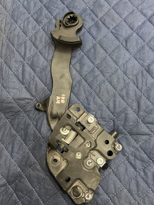 2018 AUDI R8 SPYDER RIGHT PASSENGER ROOF LINKAGE OUTLET