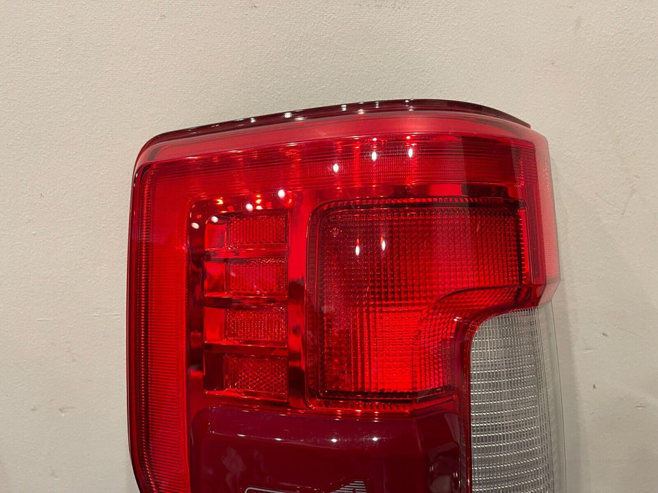 2017-2019 FORD F250 F350 F450 DRIVER LEFT LED TAIL LIGHT OEM *CRACKED* NO MODULE