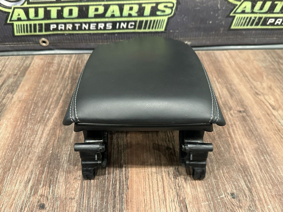 2020 BMW M4 F82 CENTER CONSOLE LEATHER LID ARM REST OEM *SLIGHT DENT/READ*
