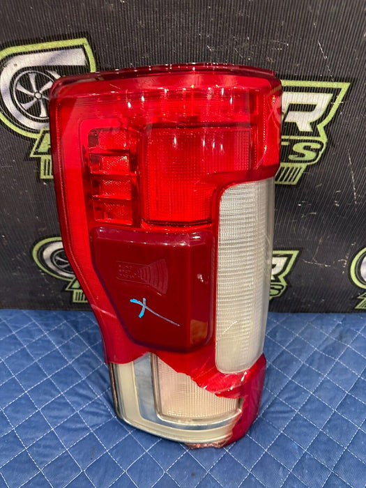 2017-2019 FORD F250 F350 F450 DRIVER LEFT LED TAIL LIGHT OEM *CHIPPED*