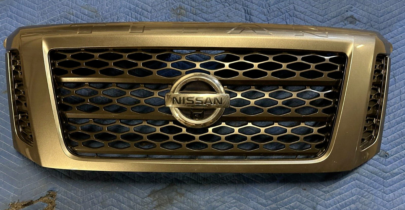 2016-2019 NISSAN TITAN XD PRO-4X GRILLE W/ CAMERA EMBLEM PAINTED GREY OEM