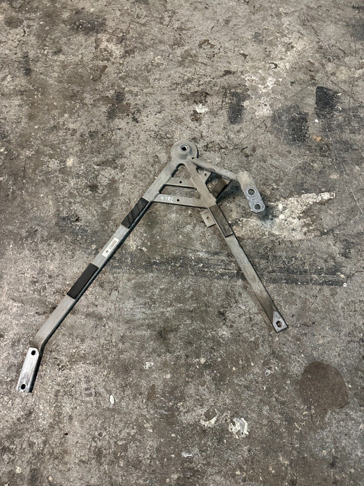 2020 BMW M4 REAR DRIVER LEFT SUSPENSION BRACKET OEM 66228464507