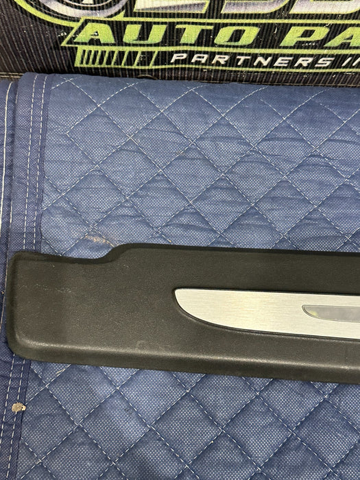 2014 AUDI R8 FRONT LEFT DRIVER ILLUMINATED KICK SCUFF SILL PLATE OEM *BURN*