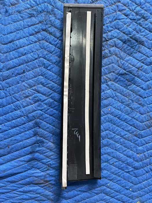 2017-2019 FORD F250 F350 FRONT RIGHT GLOSS BLACK DOOR B PILLAR OEM