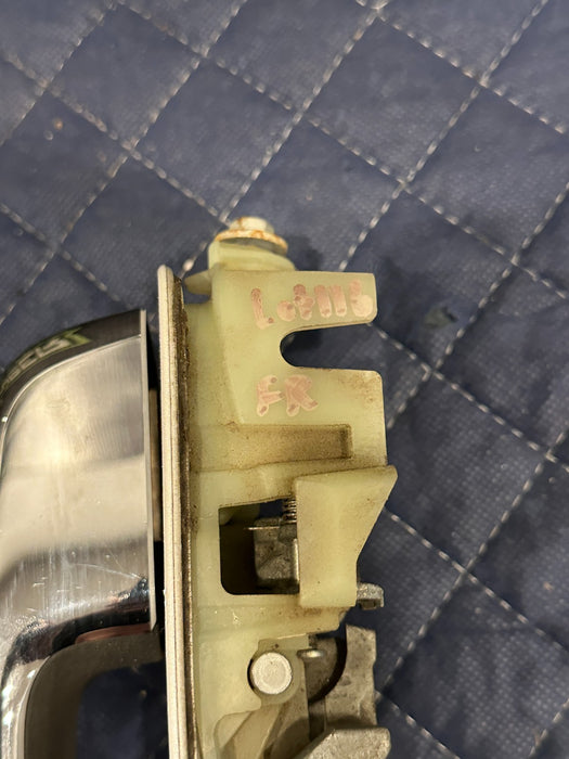 2017-2019 FORD F250 F350 FRONT RIGHT DOOR HANDLE METALLIC WHITE (UG) OEM