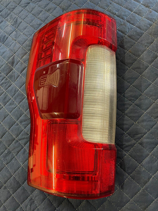 2017 2018 2019 FORD F250 F350 F450 DRIVER LEFT TAIL LIGHT OEM *SCRATCHES*