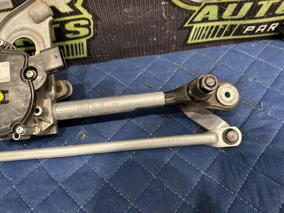 2015-2020 BMW M4 F82 FRONT WINDSHIELD WIPER MOTOR OEM 7 267 503 03