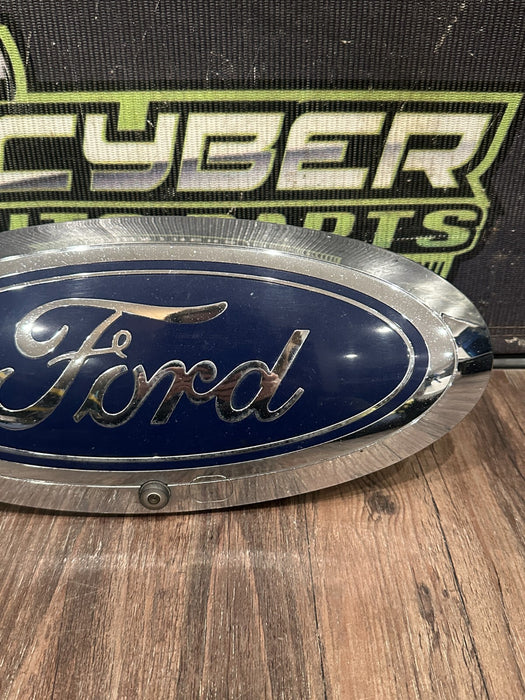 2017-2019 FORD 350 F450 FRONT GRILLE EMBLEM W CAMERA ASSEMBLY OEM *NORMAL WEAR*