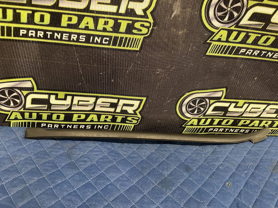 2015-2020 BMW M4 F82 RIGHT SIDE WINDSHIELD DRIP MOLDING 51 31 7 285 928