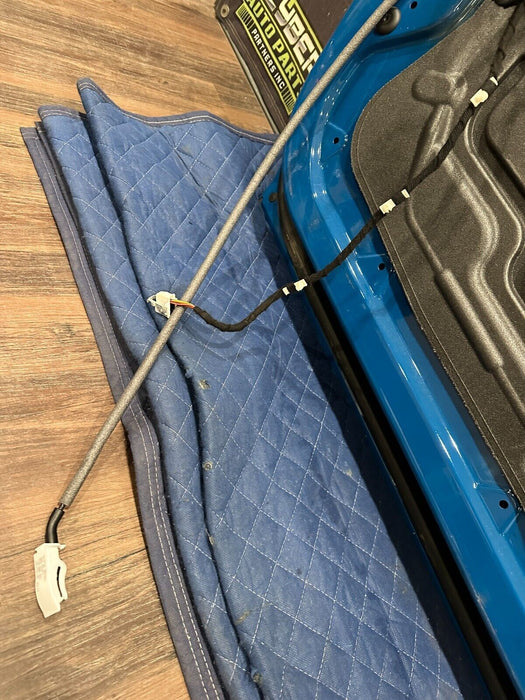 2015-2020 BMW M4 F82 FRONT LEFT DRIVER DOOR LAGUNA SECA BLUE 448 MINOR SCRATCHES