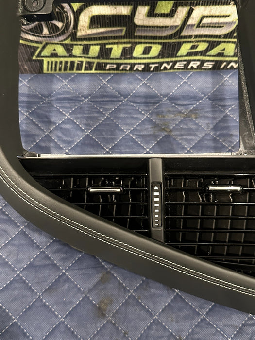 2012 AUDI R8  FRONT CENTER DASH AIR VENT A/C TRIM BEZAL 423 820 951