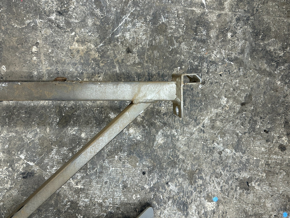 2014 AUDI R8 FRONT RIGHT FENDER RADIATOR SUPPORT STRUCTURE MOUNT BRACKET OEM