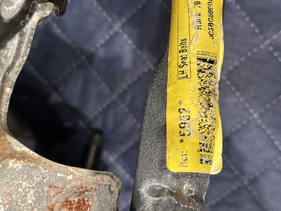 2017-2019 FORD F250 F350 F450 XLT FRONT LEFT DRIVER SEAT BELT SEATBELT OEM ~WEAR