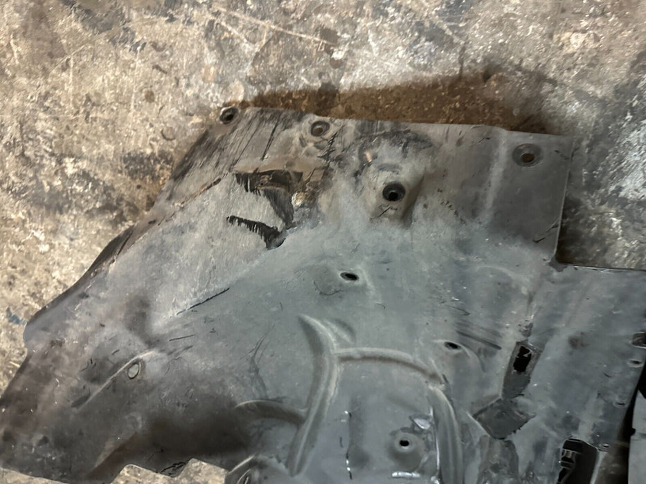 2020 BMW M4 F82 FRONT PASSENGER RIGHT FENDER LINER SET