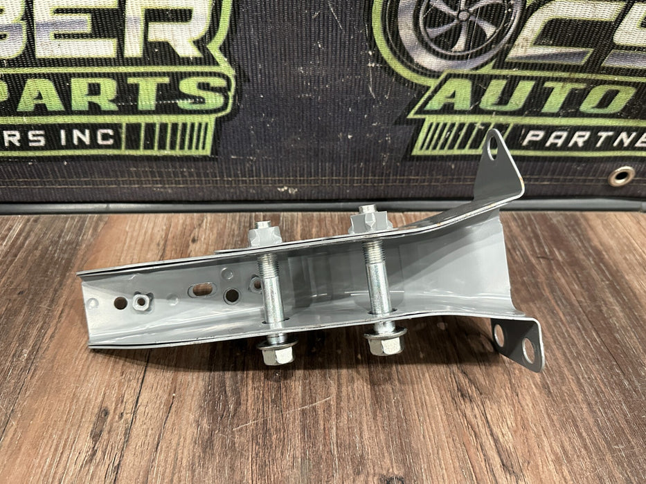 2010 NISSAN 370Z LEFT RIGHT REINFORCEMENT SUPPORT BRACKET PAIR OEM