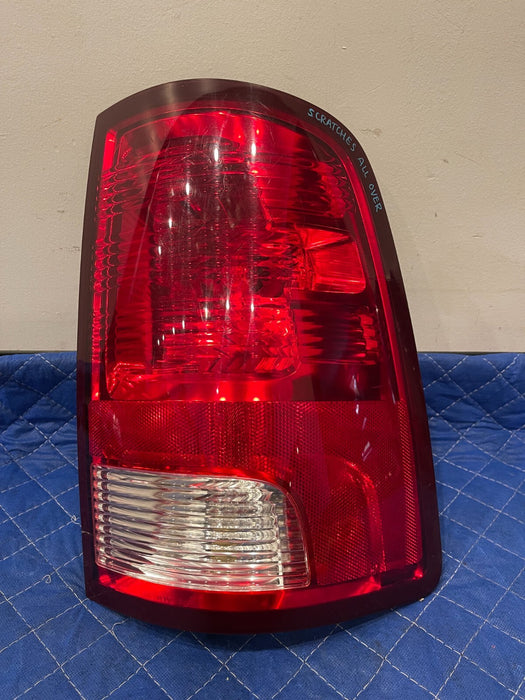 2017 DODGE RAM 2500 MEGA CAB REAR PASSENGER RIGHT TAIL LIGHT OEM *SCRATCHES*
