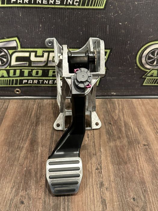 2017 AUDI R8 BRAKE PEDAL ASSEMBLY OEM