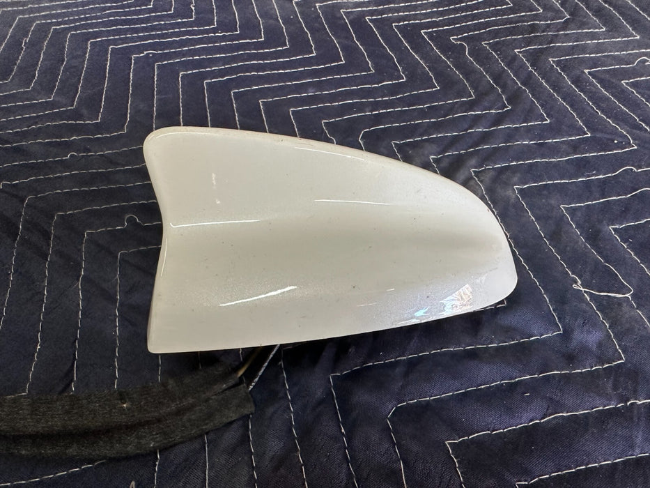 2016 DODGE CHARGER HELLCAT ROOF SHARK FIN ANTENNA PEARL WHITE OEM