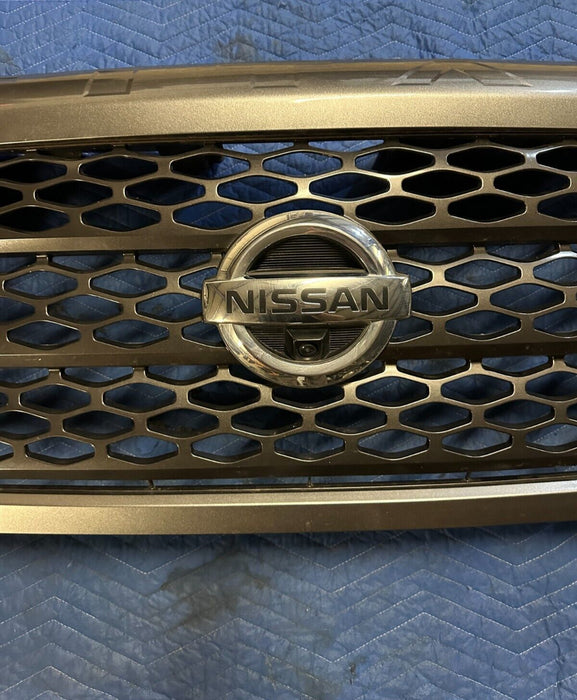 2016-2019 NISSAN TITAN XD PRO-4X GRILLE W/ CAMERA EMBLEM PAINTED GREY OEM