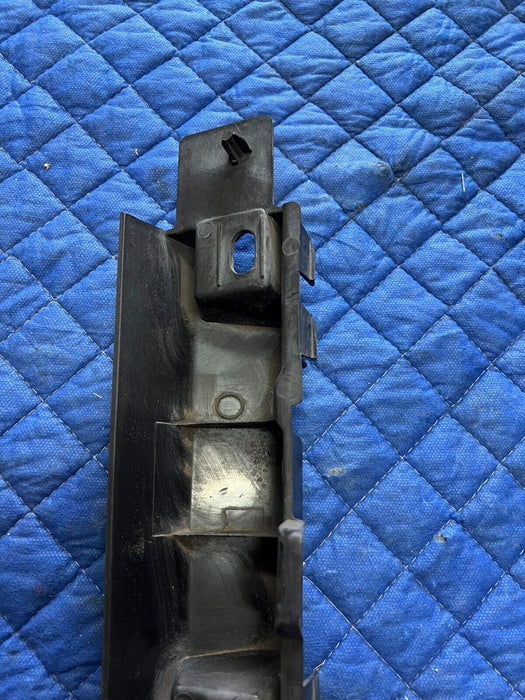 2012 AUDI R8 V8 OEM REAR LEFT DRIVER SIDE SKIRT ROCKER MOUNT BRACKET 420853921