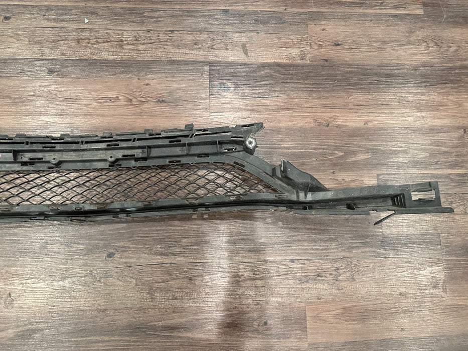 2017 MERCEDES-BENZ C63 AMG CONV FRONT BUMPER LOWER GRILLE OEM *2 BROKEN TABS*