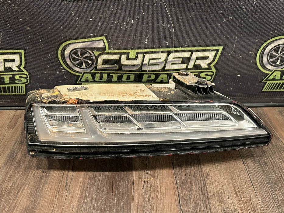 2017 AUDI R8 LEFT LED TAIL LIGHT OEM *DAMAGED LENS*